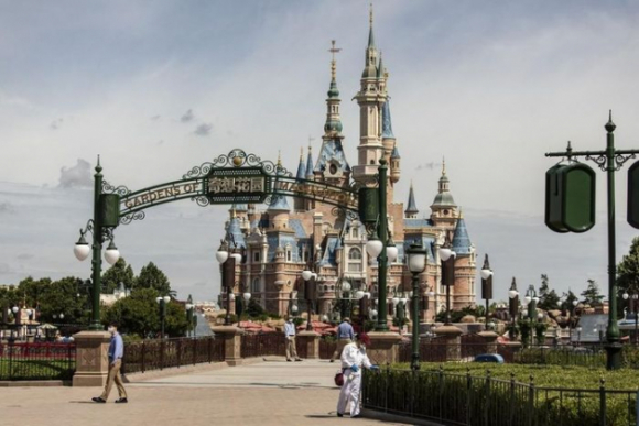 1 Disneyland Thuong Hai Dong Cua Sau 4 Ngay Vi Covid 19
