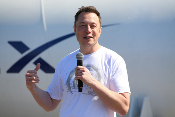 1 Elon Musk Tuyen Chien Voi Apple