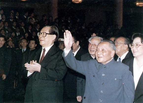 2 Cuu Chu Tich Trung Quoc Giang Trach Dan Qua Doi