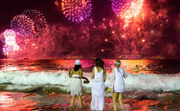 3 Han Hoan Don Nam Moi 2023 Phao Hoa Ruc Sang Bau Troi