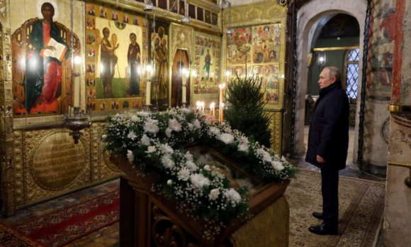 1 Ong Putin Mot Minh Don Le Giang Sinh Trong Dien Kremlin