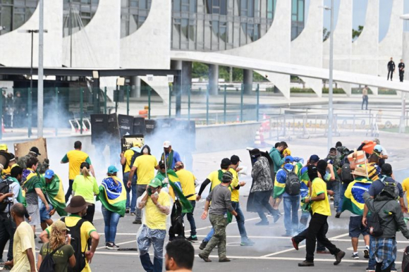 2 Bao Loan O Nha Quoc Hoi Brazil