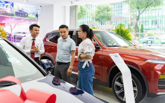 1 Nam 2022 Moi Phut Nguoi Viet Mua Gan Mot Chiec O To