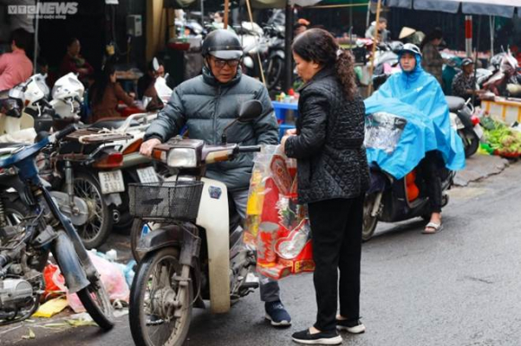 2 Nguoi Ha Noi Tat Bat Sam Le Cung Ong Cong Ong Tao