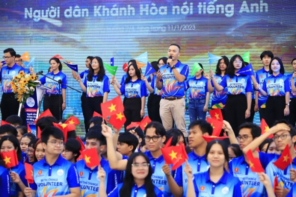 4 Khoi Dong Du An Day Tieng Anh Cho Nguoi Dan Khanh Hoa