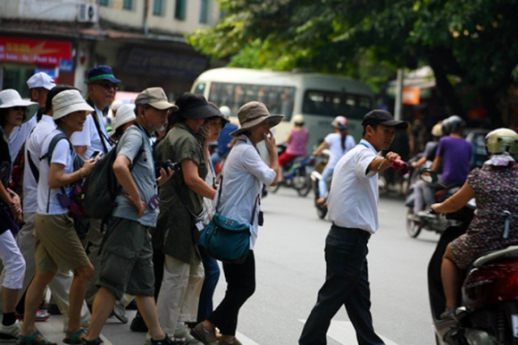 5 Du Khach Tay Sang Duong O Viet Nam Nhu Choi Tro Phieu Luu Mao Hiem
