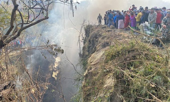 2 Roi May Bay Cho 72 Nguoi O Nepal