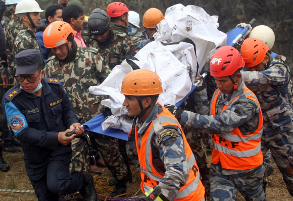 2 Nepal Tim Thay Hop Den May Bay Toan Bo Hanh Khach Tu Nan