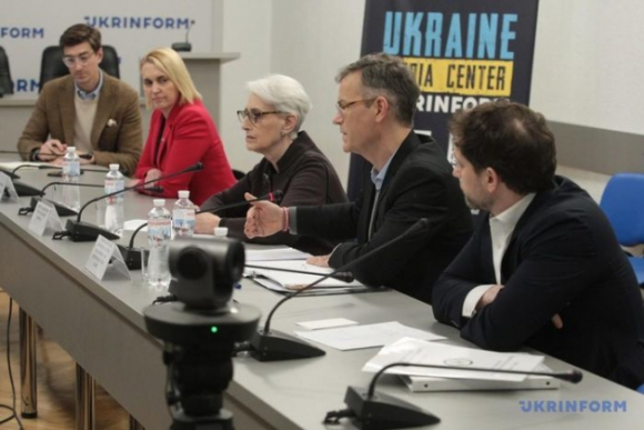 1 Tinh Hinh Ukraine Kiev Don Khach Quy Tuyen Bo Sap Co Doi Quan Uav