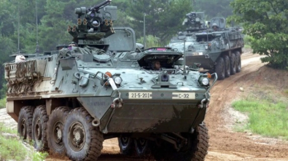 2 My Tuyen Bo Chuyen Giao Cho Ukraine Hang Chuc Xe Thiet Giap Stryker Va Bradley
