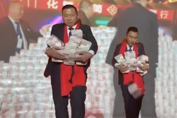1 Cong Ty Trung Quoc Chat Nui Tien Cao 2m Thuong Tet Cho Nhan Vien