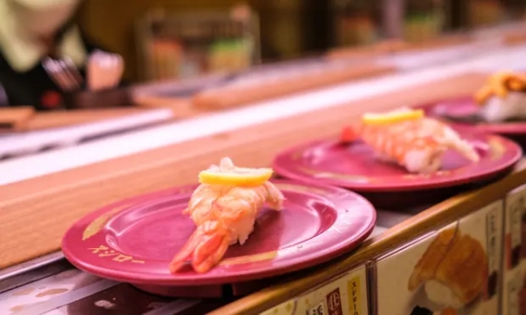 1 Khung Bo Sushi Gay Hoang Mang O Nhat Ban