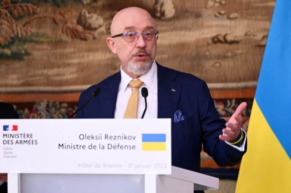 1 Ukraine Thay Bo Truong Quoc Phong Truoc Tran Danh Lon