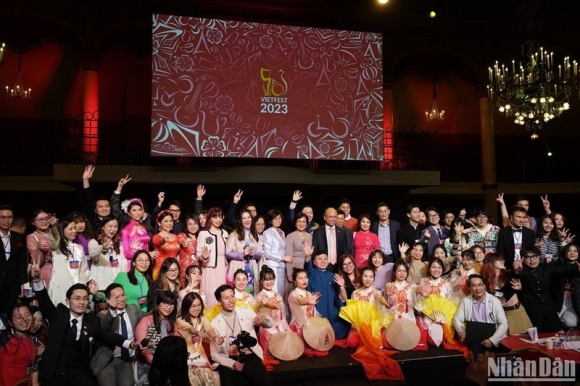 1 Vietfest 2023 Dem Nghe Thuat Soi Dong Va Ton Vinh Net Dep Nu Sinh Viet Nam