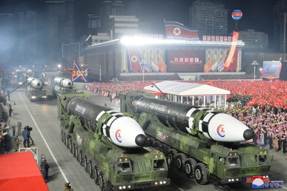 1 Ong Kim Jong Un Yeu Cau Tang Toc Phat Trien Tiem Luc Quan Su