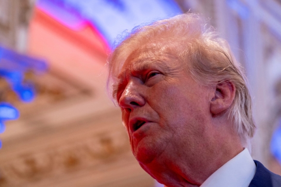 1 Ong Trump Noi Chi Giu Bia Ho So Mat Trong Khong Co Tai Lieu