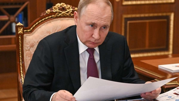 1 Tong Thong Putin Thua Nhan Nga Dang Chiu Ap Luc Tu Nhung Lenh Trung Phat Bat Tan