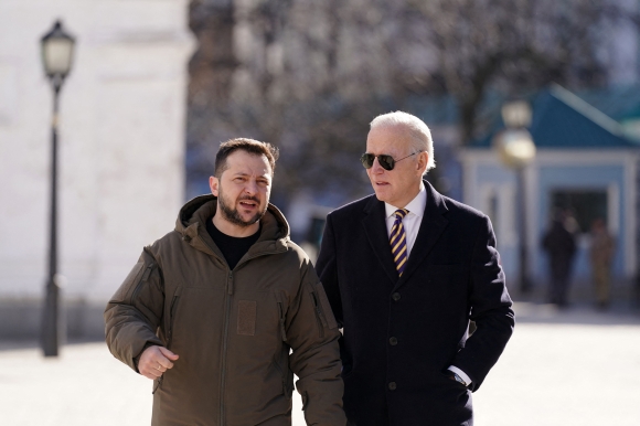 3 Tong Thong My Biden Gay Bat Ngo Lon Khi Dang O Tham Kiev Ukraine