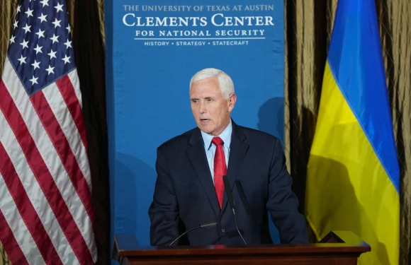 1 Mike Pence Len An Nhung Ke Noi Giao Cho Putin Trong Dang Cong Hoa My