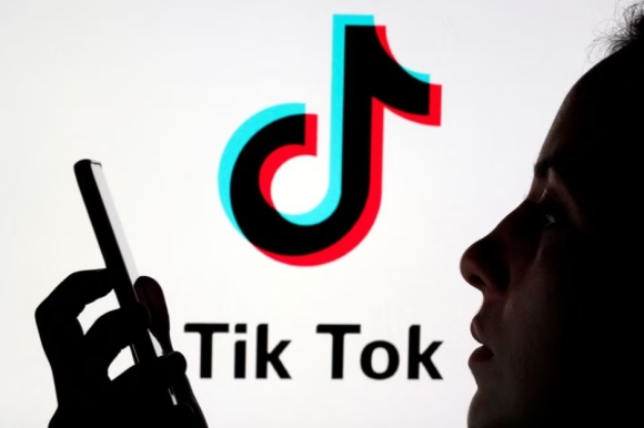 1 Canada Cam Tiktok Tren Cac Thiet Bi Chinh Phu