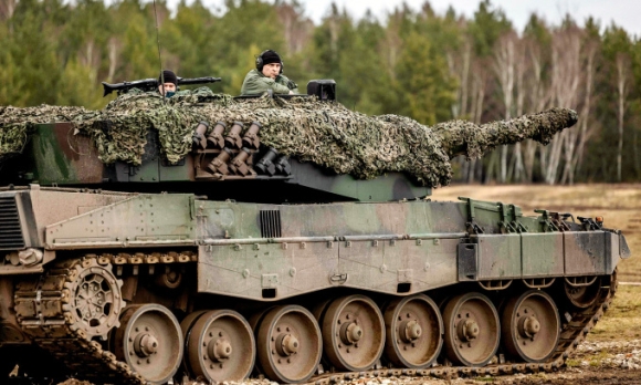 1 Ba Lan Chuyen Them 10 Xe Tang Leopard Cho Ukraine