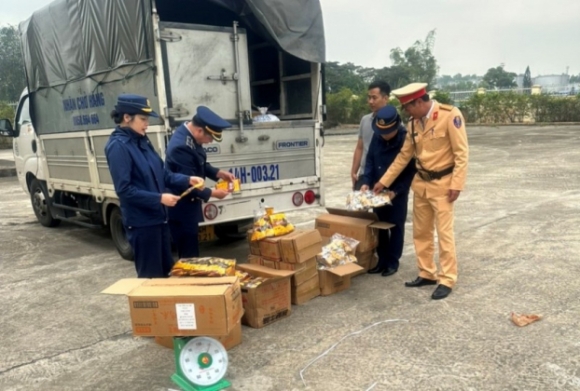 1 Quang Ninh Thu Giu Khoi Luong Lon Thuc Pham An Lien Khong Ro Nguon Goc