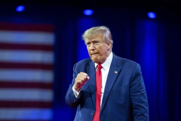 1 Ong Trump Sap Cong Bo Thu Rieng Cua Cac Lanh Dao Quoc Te