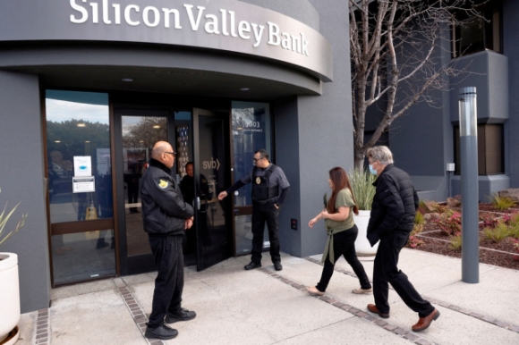 1 My Dieu Tra Vu Pha San Ngan Hang Silicon Valley