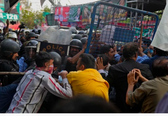 2 Dung Do Du Doi Khi Canh Sat Pakistan Tim Cach Bat Cuu Thu Tuong Imran Khan