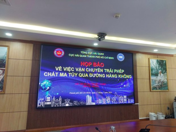 1 Hop Bao Vu Tiep Vien Vietnam Airlines Van Chuyen 10 Kg Ma Tuy Tu Phap Ve Viet Nam