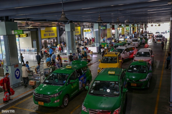 1 Taxi Vao San Bay Tan Son Nhat Sap Phai Tra Them Phi Tram Dau Do Dau Khach