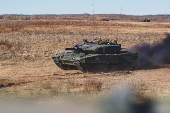 1 Canada Tiep Tuc Gui Them Xe Tang Toi Ukraine