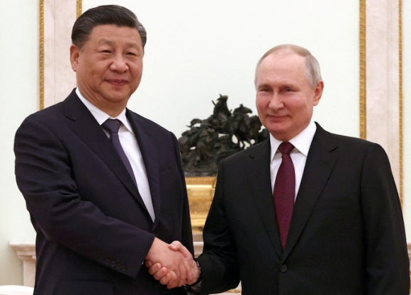 1 Nha Trang Keu Goi Ong Tap Gay Suc Ep Voi Ong Putin