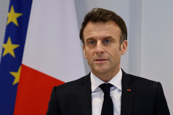 1 Ong Macron Khong Hoi Tiec Ve Luat Nang Tuoi Huu