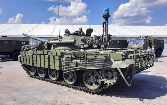 2 Quan Doi Nga Con Gi De Goi Tai Ngu Sau Xe Tang T 62 Va Thiet Giap Btr 50