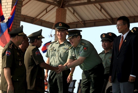 3 De Mat Den Trung Quoc Hun Sen That Chat Kiem Soat Quan Doi