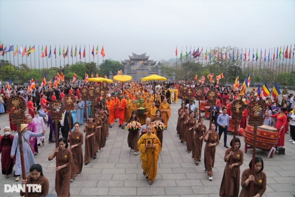 3 Sri Lanka Tang Ngoi Chua Lon Nhat Viet Nam Cay Bo De Thieng