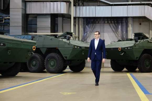 1 Ukraine Dat Mua 100 Xe Thiet Giap Tu Ba Lan