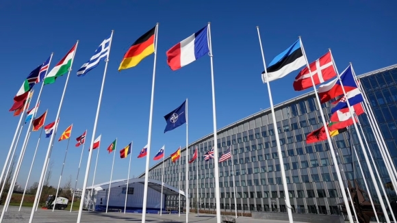 1 Bien Gioi Giua Nato Va Nga Tang Gap Doi