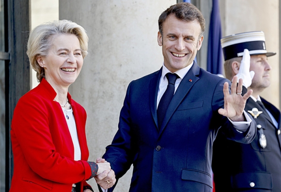 1 La Bai Cua Ong Macron Voi My   Trung