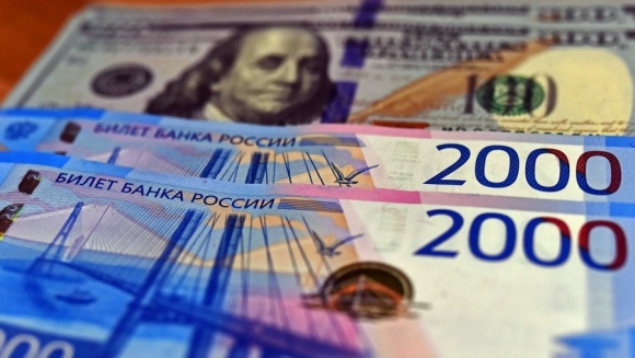 1 Dong Rup Nga Giam Xuong Muc Thap Nhat So Voi Usd Euro
