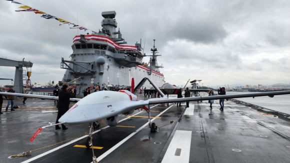2 Tau San Bay Dau Tien Tren The Gioi Danh Cho Uav Chien Dau