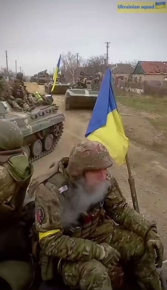 1 Ukraine Huy Dong Luong Lon Binh Linh Xe Tang Bat Dau Giang Don Manh Vao Hau Phuong Cua Nga O Lugansk