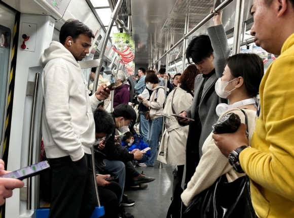 1 Bac Kinh Bo Quy Dinh Deo Khau Trang Tren Tau Dien Ngam