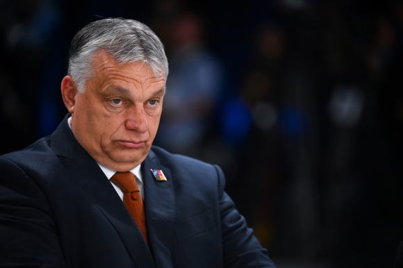 1 Phuong Tay Dan Mat Kien Nhan Voi Dong Minh Rac Roi Hungary