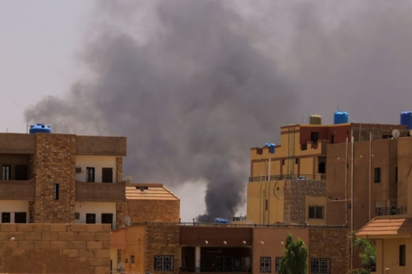 1 Phap Gap Rut Giai Cuu Nguoi Chau Au Va Dong Minh O Sudan