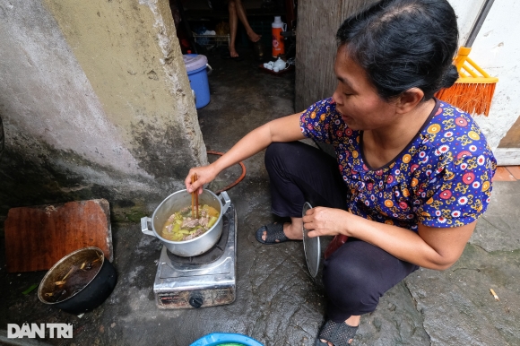 2 Xom O Chuot O Ha Noi Va Bua Com Mot Mon De Chong Do Bao Gia