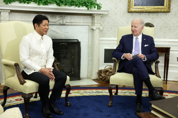1 My Cam Ket Bao Ve Philippines O Bien Dong