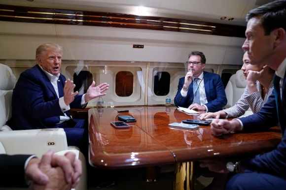 1 Ong Trump Duoi Phong Vien Hoi Ve Cuoc Dieu Tra