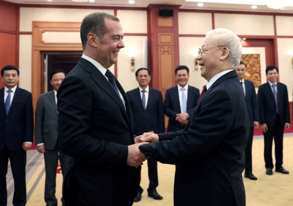 1 Medvedev Tham Ha Noi Co Phan Guong Gao Vao Luc Nga Con Lai It Dong Minh